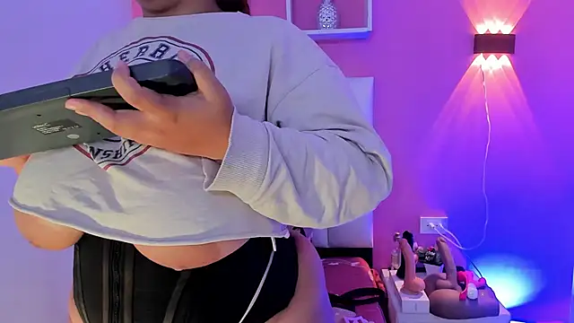 Alanna hot3 online show from 10-10-25, 07:35