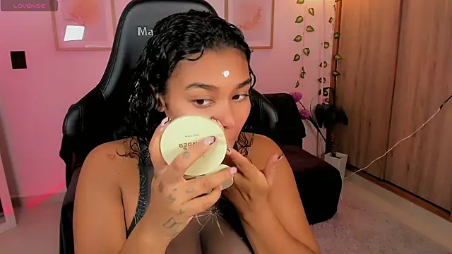 aleja montiel   online show from 05-20-26, 12:33