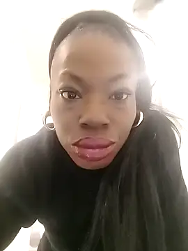 Snapshot of Cinderella_Jewels_ chatting on 03-27-26, 03:56 Cinderella Jewels online show from 03-27-26, 03:56