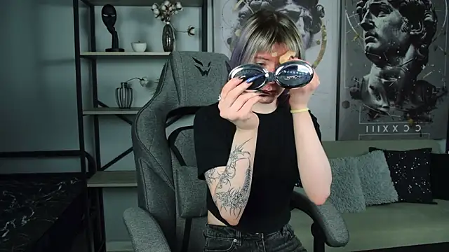 LexiWenford online show from 03-17-26, 02:49