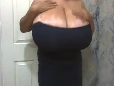 RoxiRedXXX online show from 04-20-26, 08:32