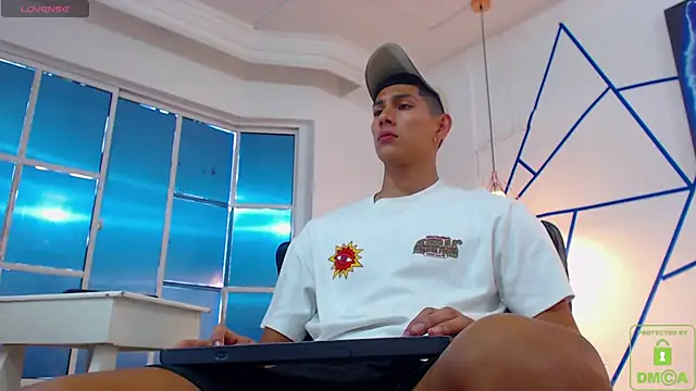 Snapshot of Valerio_20 chatting on 12-12-24, 08:32 Valerio 20 online show from 12-12-24, 08:32