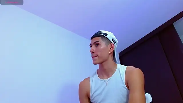 Snapshot of Valerio_20 chatting on 03-20-25, 10:40 Valerio 20 online show from 03-20-25, 10:40