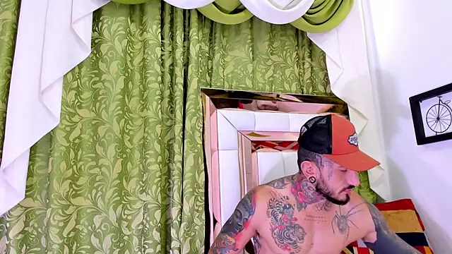 dilan scootk  online show from 11-04-25, 07:13