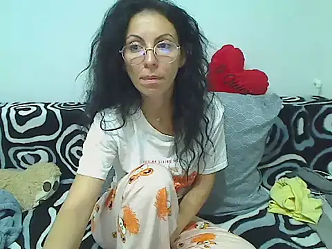 Emmatoo online show from 04-11-26, 03:44