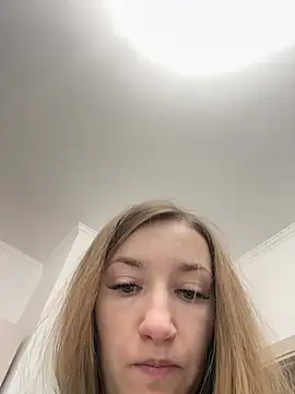 Snapshot of KateRedgar chatting on 05-31-26, 03:41 KateRedgar online show from 05-31-26, 03:41
