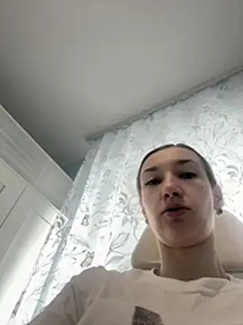 Snapshot of KateRedgar chatting on 07-08-26, 08:30 KateRedgar online show from 07-08-26, 08:30