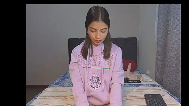 LiaOrtiz69 online show from 04-13-26, 09:20