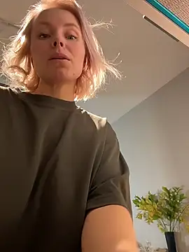 Snapshot of Charming_Daphny chatting on 03-12-26, 06:52 Charming Daphny online show from 03-12-26, 06:52