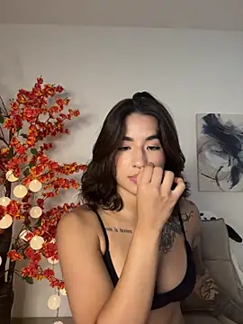 VictoriaHiill online show from 05-26-26, 06:15