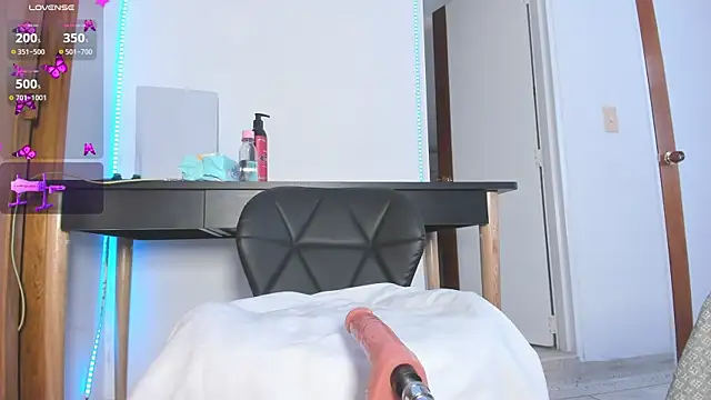 lily evil online show from 02-17-26, 05:52