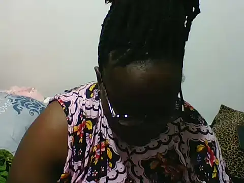 Snapshot of Hotwife8 chatting on 04-29-26, 04:05 Hotwife8 online show from 04-29-26, 04:05