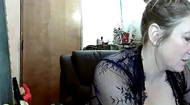 Snapshot of lilyhornyhousewife chatting on 12-16-24, 04:55 lilyhornyhousewife online show from 12-16-24, 04:55