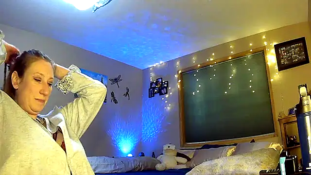 Snapshot of lilyhornyhousewife chatting on 01-21-25, 05:20 lilyhornyhousewife online show from 01-21-25, 05:20