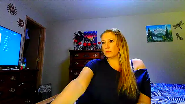 Snapshot of lilyhornyhousewife chatting on 02-02-25, 12:35 lilyhornyhousewife online show from 02-02-25, 12:35