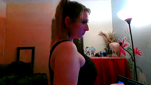 Snapshot of lilyhornyhousewife chatting on 02-12-25, 12:01 lilyhornyhousewife online show from 02-12-25, 12:01