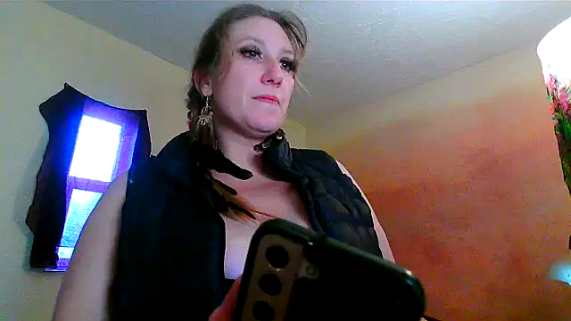 Snapshot of lilyhornyhousewife chatting on 02-26-25, 04:45 lilyhornyhousewife online show from 02-26-25, 04:45