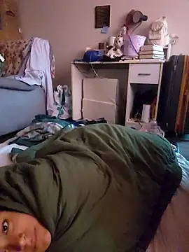 cinnaminnie online show from 04-18-26, 03:16