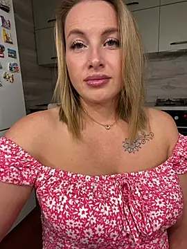 Snapshot of Cute_Hot_Alice chatting on 06-21-26, 07:27 Cute Hot Alice online show from 06-21-26, 07:27