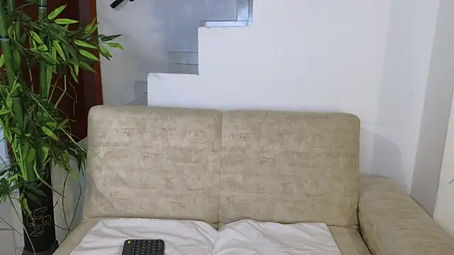 Lorenne Miller online show from 09-10-25, 04:34