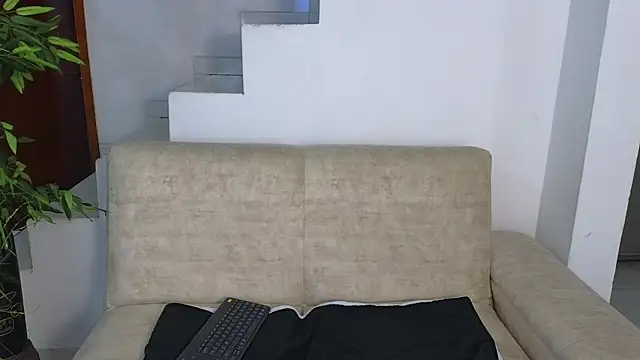 Lorenne Miller online show from 11-05-25, 04:12