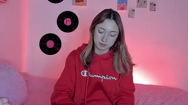 Imsophie collins online show from 10-19-25, 05:41