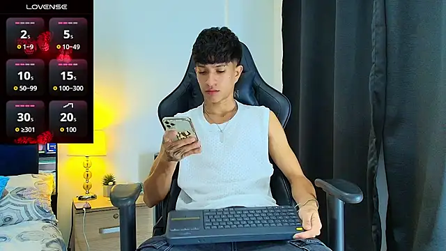 Snapshot of _CamiloBass chatting on 06-16-26, 01:41 CamiloBass online show from 06-16-26, 01:41