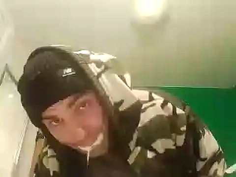 Snapshot of DrbigdickUK chatting on 12-23-24, 10:44 DrbigdickUK online show from 12-23-24, 10:44