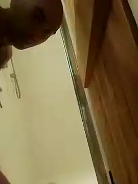 Snapshot of DrbigdickUK chatting on 12-29-24, 06:05 DrbigdickUK online show from 12-29-24, 06:05