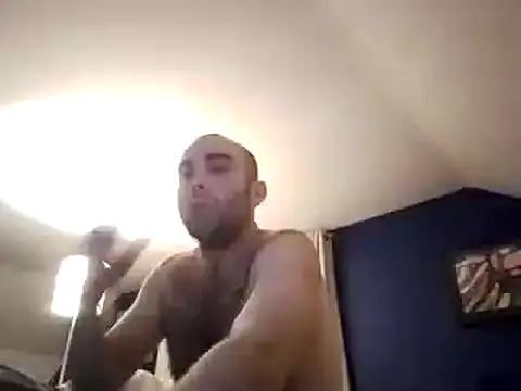 Snapshot of DrbigdickUK chatting on 01-04-25, 12:16 DrbigdickUK online show from 01-04-25, 12:16