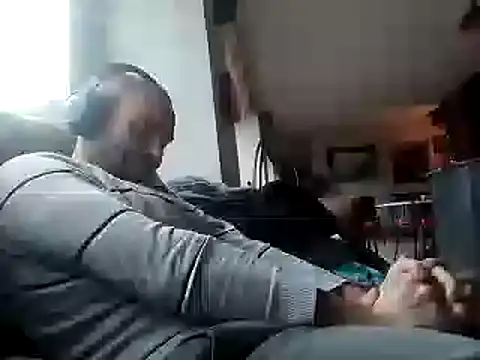 Snapshot of DrbigdickUK chatting on 01-04-25, 02:04 DrbigdickUK online show from 01-04-25, 02:04