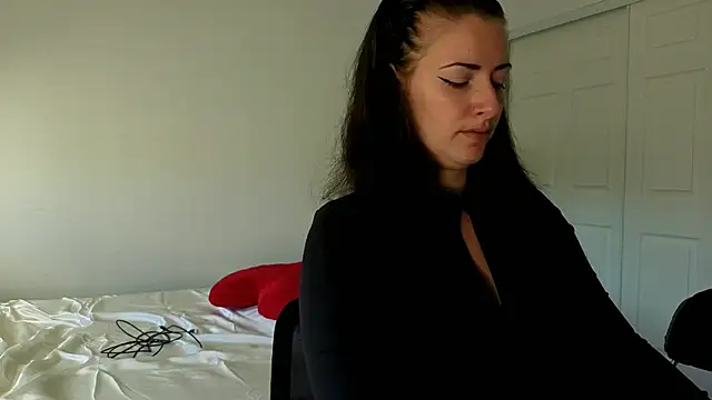 Snapshot of Sapphir3xoxo chatting on 11-19-25, 01:55 Sapphir3xoxo online show from 11-19-25, 01:55