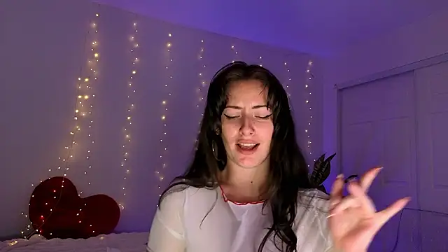 Snapshot of Sapphir3xoxo chatting on 01-13-26, 03:45 Sapphir3xoxo online show from 01-13-26, 03:45