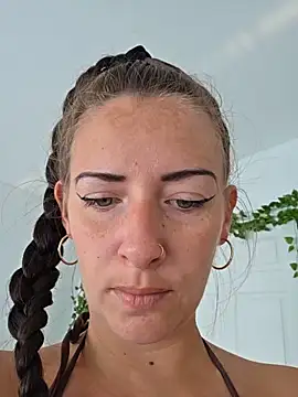 Snapshot of Sapphir3xoxo chatting on 06-18-26, 12:53 Sapphir3xoxo online show from 06-18-26, 12:53