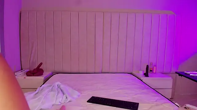 Snapshot of Littleolivia_ chatting on 01-06-26, 12:53 Littleolivia online show from 01-06-26, 12:53