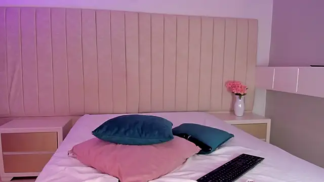 Snapshot of Littleolivia_ chatting on 03-11-26, 02:23 Littleolivia online show from 03-11-26, 02:23