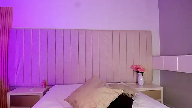 Snapshot of Littleolivia_ chatting on 03-24-26, 02:00 Littleolivia online show from 03-24-26, 02:00