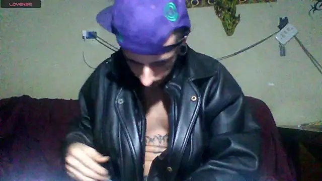 Snapshot of sellvageria chatting on 07-11-26, 01:19 sellvageria online show from 07-11-26, 01:19