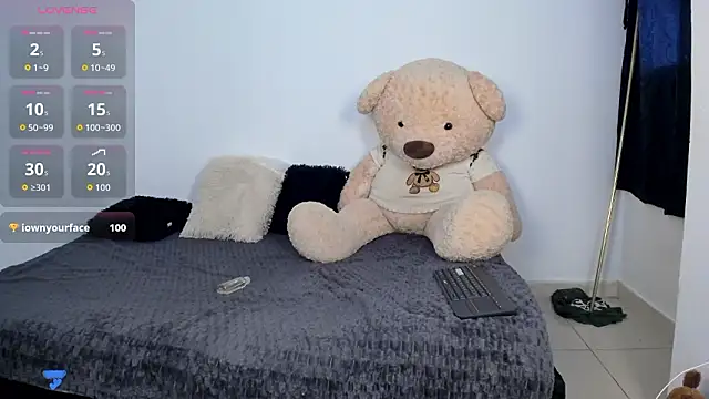 Snapshot of LittleParker chatting on 02-07-26, 02:21 LittleParker online show from 02-07-26, 02:21