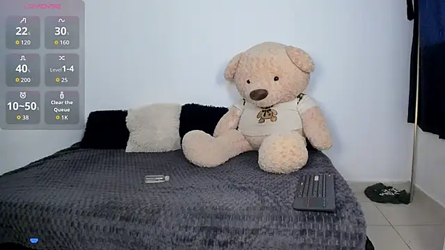 Snapshot of LittleParker chatting on 02-08-26, 01:03 LittleParker online show from 02-08-26, 01:03