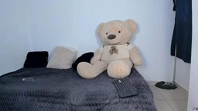 Snapshot of LittleParker chatting on 03-08-26, 12:53 LittleParker online show from 03-08-26, 12:53