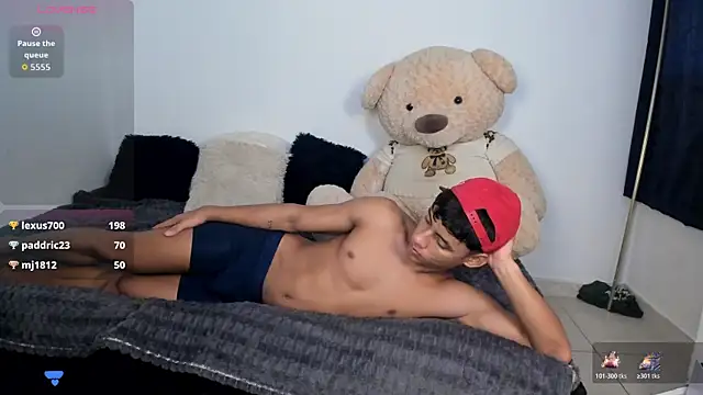 Snapshot of LittleParker chatting on 04-04-26, 01:08 LittleParker online show from 04-04-26, 01:08