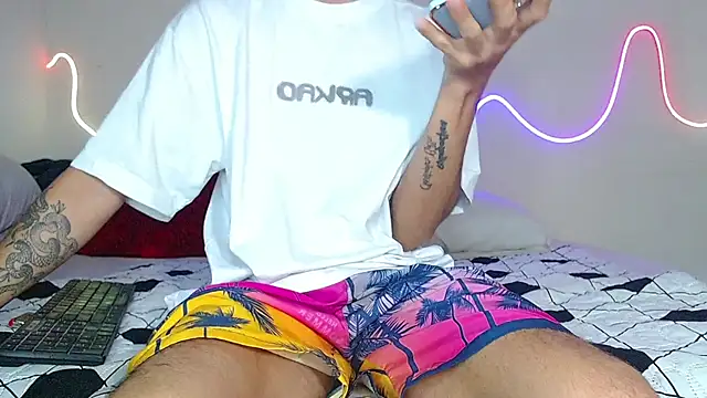 Snapshot of bobsexy08 chatting on 02-18-25, 12:28 bobsexy08 online show from 02-18-25, 12:28