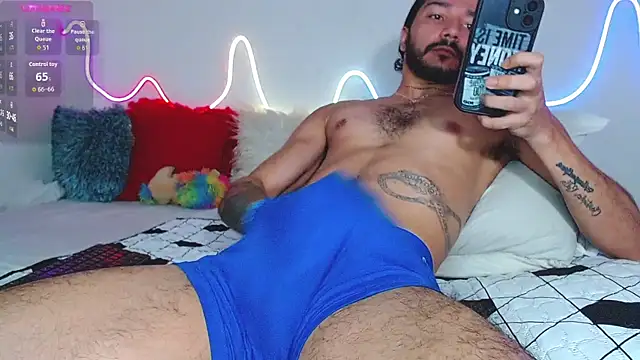 Snapshot of bobsexy08 chatting on 09-20-25, 01:01 bobsexy08 online show from 09-20-25, 01:01