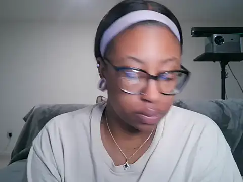 Nyxie Chaos online show from 06-08-26, 01:44