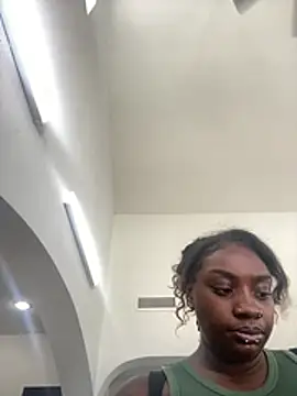Snapshot of LillShayy chatting on 06-11-26, 06:39 LillShayy online show from 06-11-26, 06:39