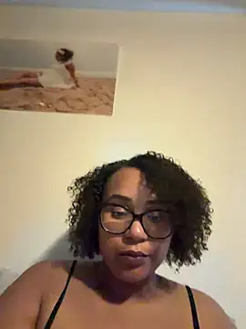 Snapshot of BaddieMelanie chatting on 07-18-26, 04:11 BaddieMelanie online show from 07-18-26, 04:11
