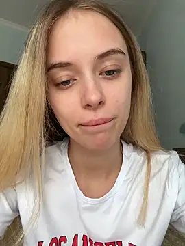 Snapshot of enjoy_my_beauty chatting on 07-16-26, 06:41 enjoy my beauty online show from 07-16-26, 06:41