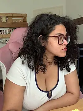 Curvydesifromgermany online show from 06-18-26, 01:48