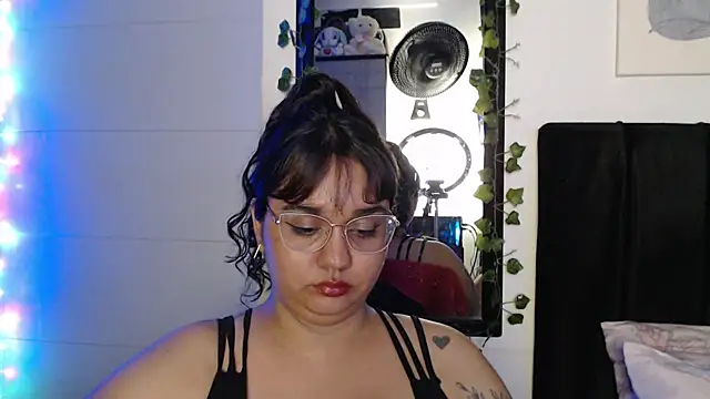 Snapshot of Alezapark chatting on 07-02-26, 02:00 Alezapark online show from 07-02-26, 02:00